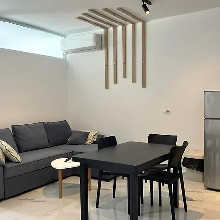 Diamond Star 2 Apartment