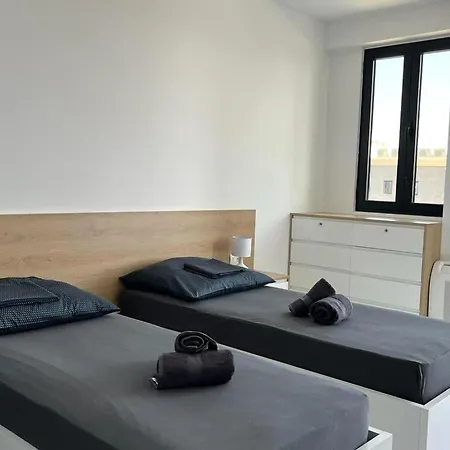 Diamond Star 2 Apartment