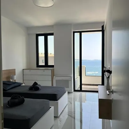 Diamond Star 2 Apartment