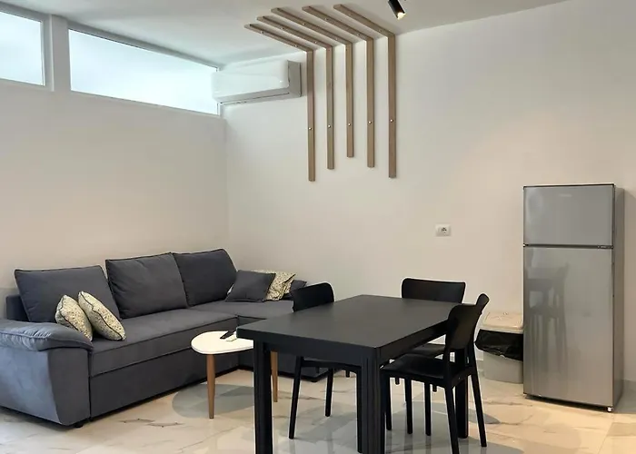 Diamond Star 2 Apartment