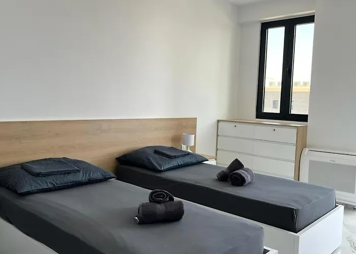 Diamond Star 2 Apartment